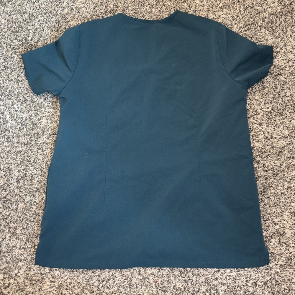 Figs Scrub Top Size Medium - Picture 3 of 4